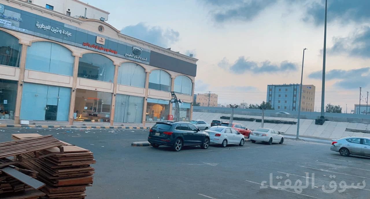 للبيع مركز تجاري 3