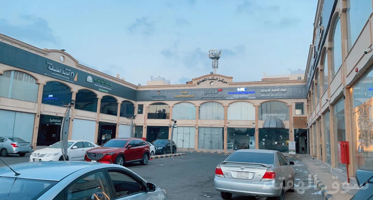 للبيع مركز تجاري 5