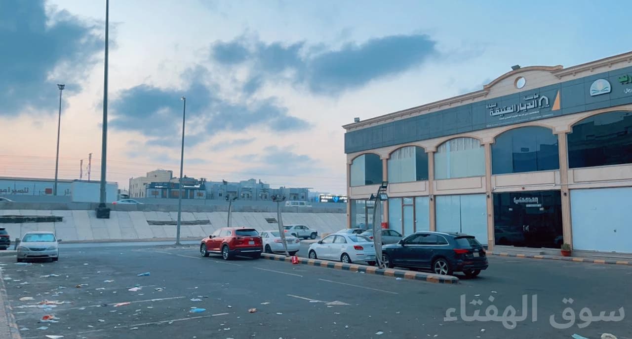 للبيع مركز تجاري 6
