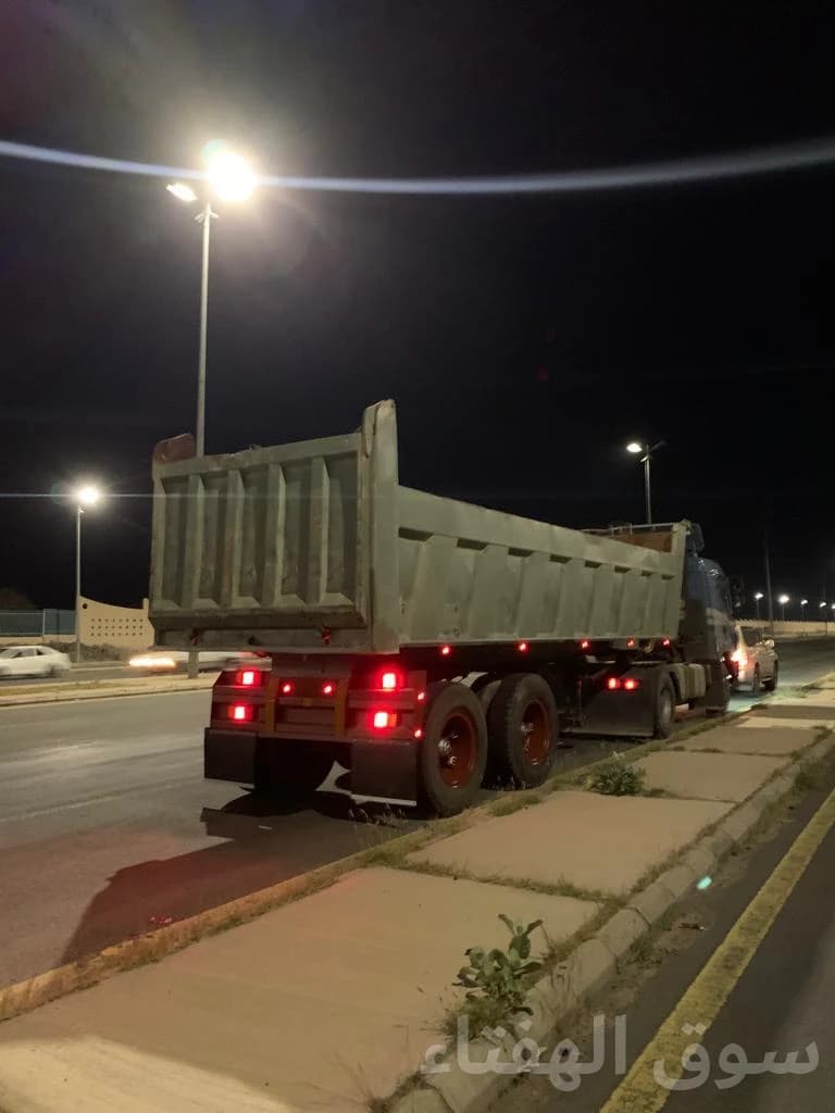 للبيع صندوق قلاب تريله