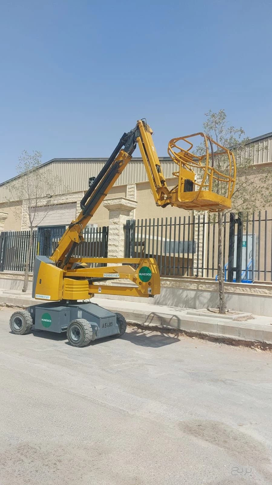 سيزر لفت للايجار ومان لفت للايجار ورافعات شوكية متوفرة للايجار 9