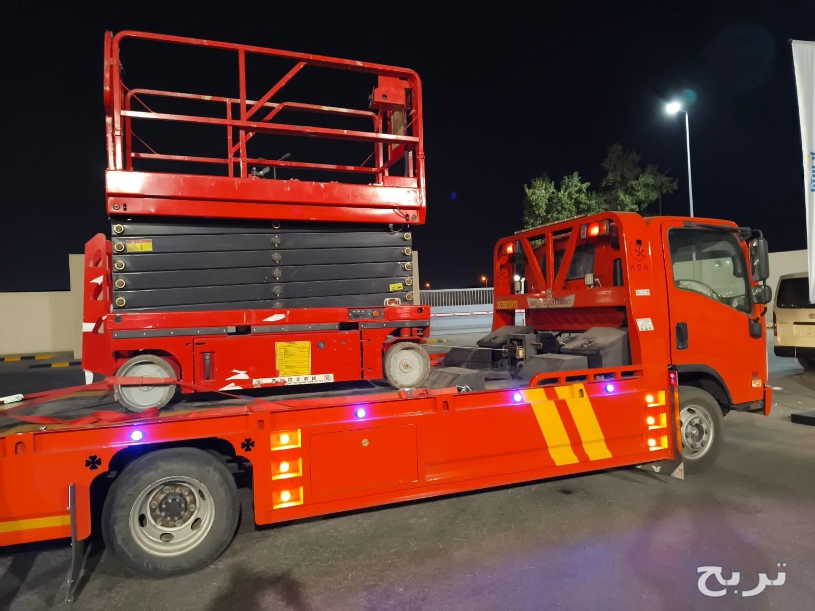 رافعات سيزرلفت لرفع العامليين للايجار اليومي والشهري0556837784